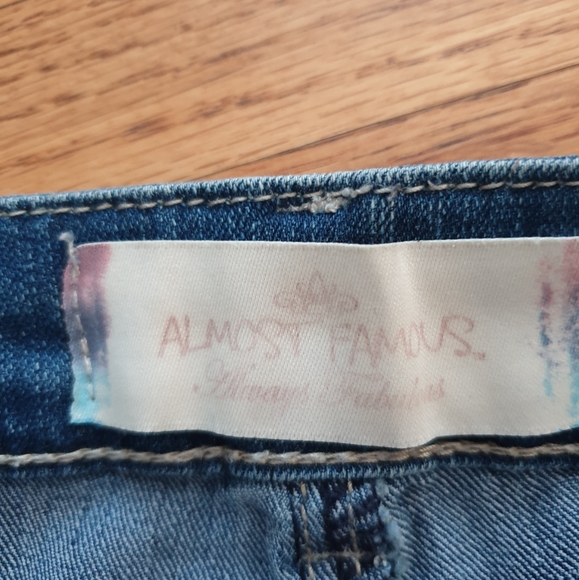 Almost Famous Lace Jean Shorts 3 - Picture 3 of 4